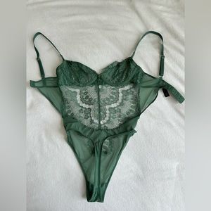 Aritzia green lace bodysuit size 2xs
